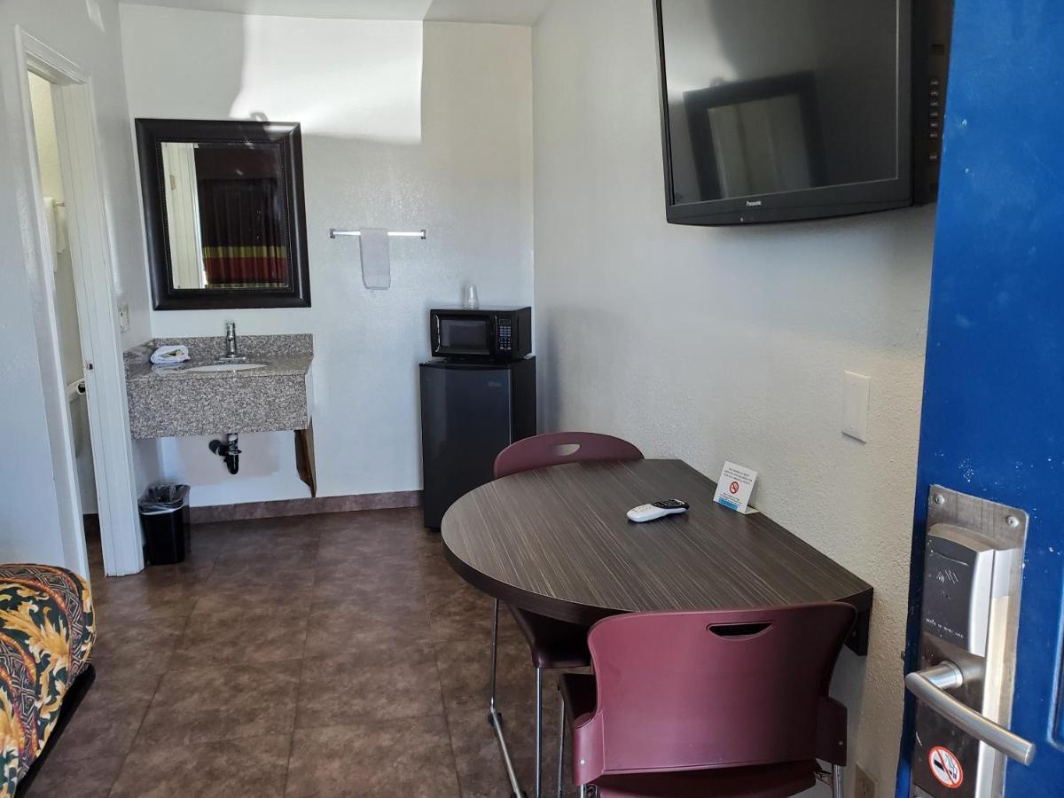 High Desert Inn Hesperia Εξωτερικό φωτογραφία