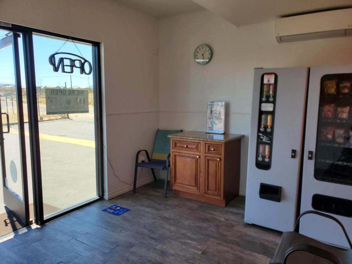 High Desert Inn Hesperia Εξωτερικό φωτογραφία